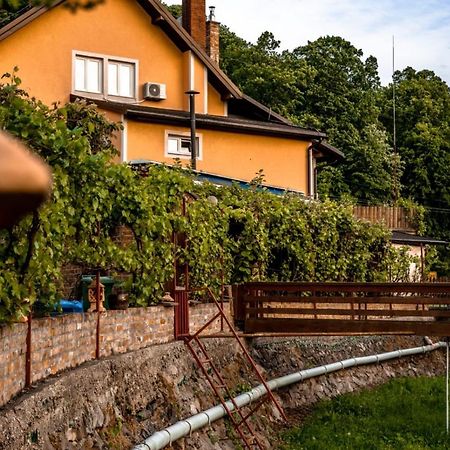 Hotel Restoran I Prenociste Egghus Nasice Exterior foto